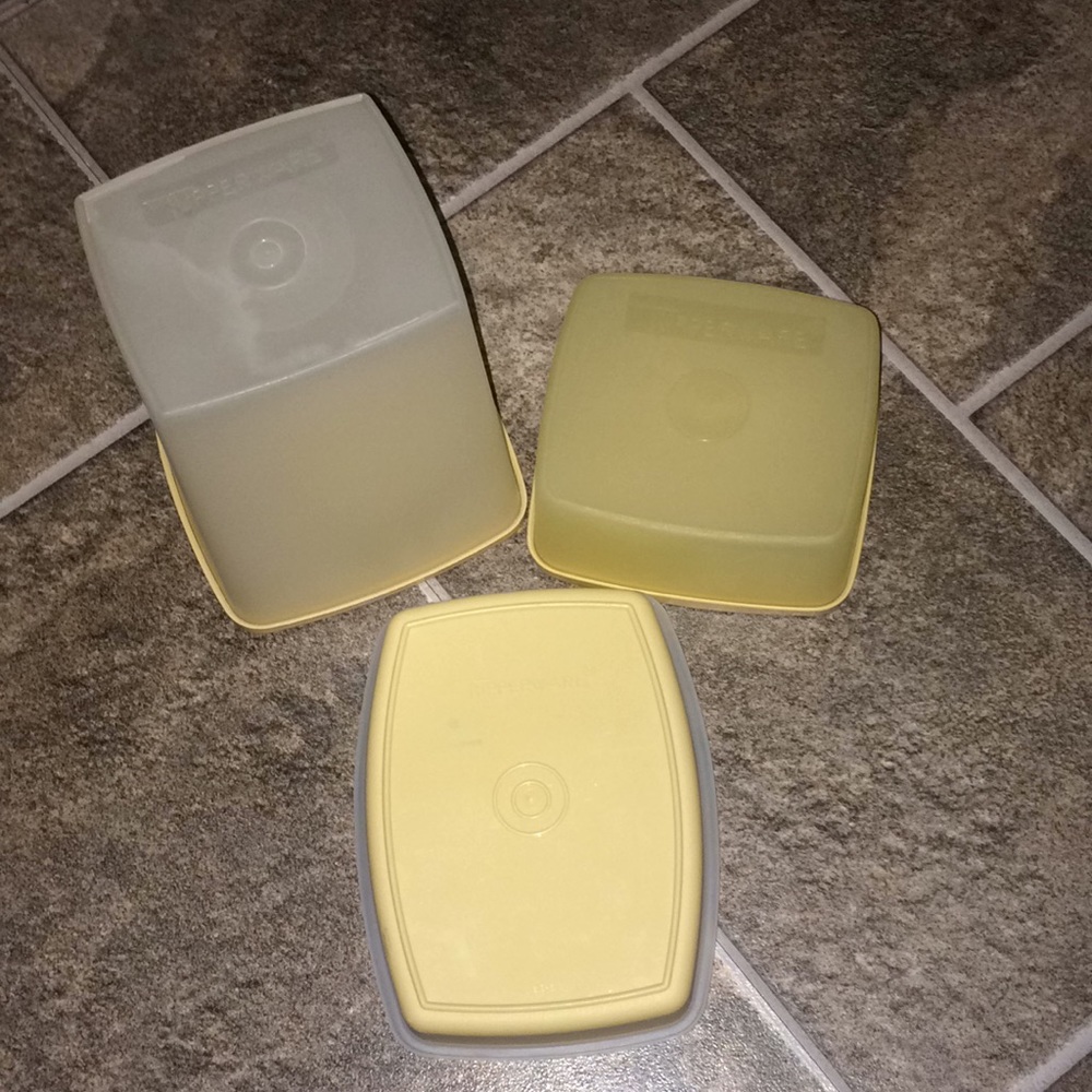 3 Tupperware containers - Picture 2 of 5